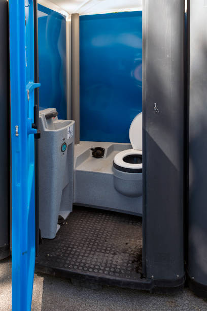 Best Portable bathroom rental  in Gladstone, MO